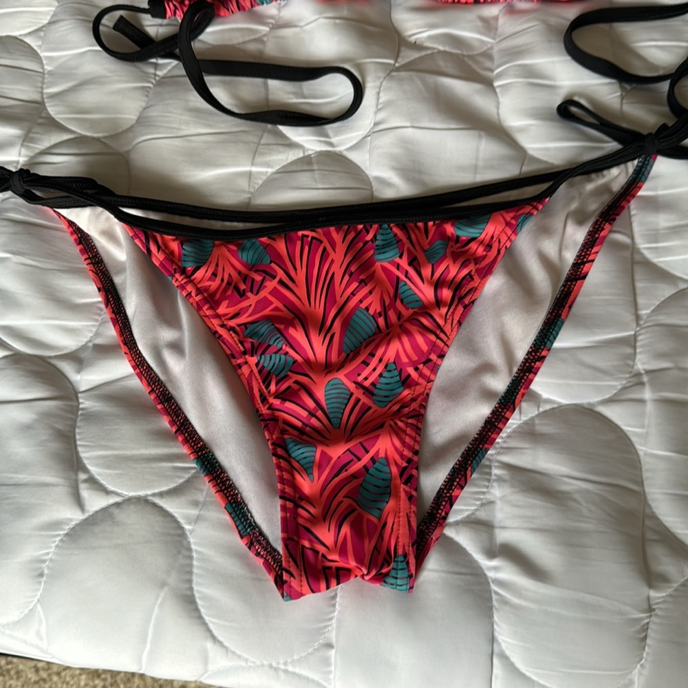 Bikini set - Picture 4 of 4